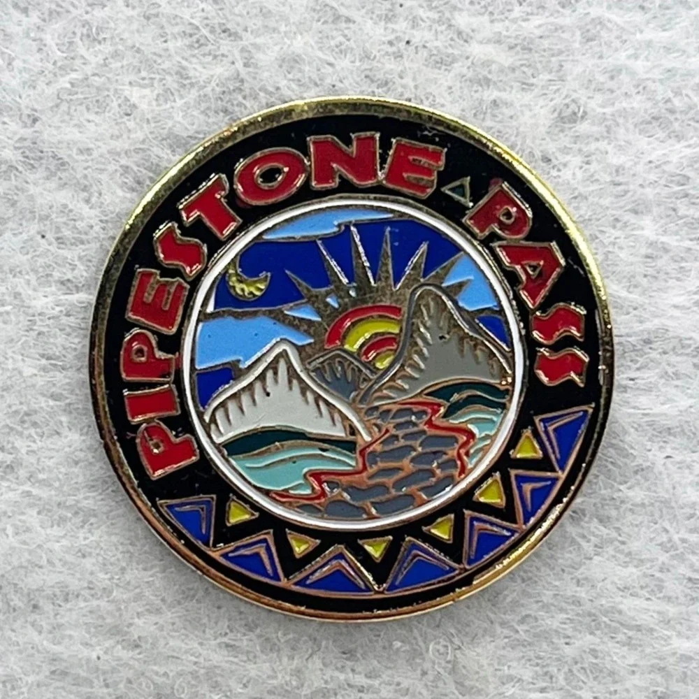 🔮 5/$25 Vintage Pipestone Pass Pin‎